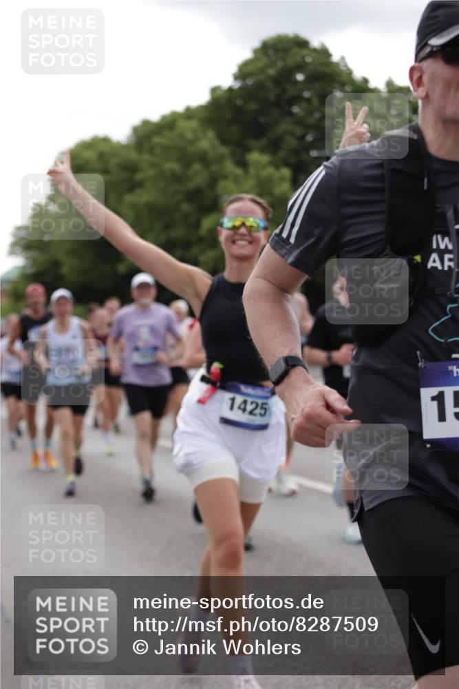 29.06.2025 - hella hamburg halbmarathon Jannik Wohlers http://msf.ph/oto/8287509 29.06.2025 10:35:44 Lombardsbrücke 1008, 1010, 1036, 1183, 1775, 1780, 1835, 2520, 2870, 3401, 3699, 3741, 3877, 4245, 4326, 4798, 4937, 5246, 5666, 6092, 6093, 6184, 6417, 6896, 7086, 7111, 7140, 7275, 7575, 7576, 8356, 8581, 8947, 9978, 10146, 10577, 11010, 11187, 11198, 11979, 12342, 12343, 12660, 12661, 13422, 13492, 13600, 13602, 13679, 14134, 14189, 14249, 14251, 14955, 15075, 15078, 15248, 15370, 15587, 15612, 15617, 15618, 15676, 15677, 15827, 15830, 15876, 16570, 16571, 17635 meine-sportfotos.de