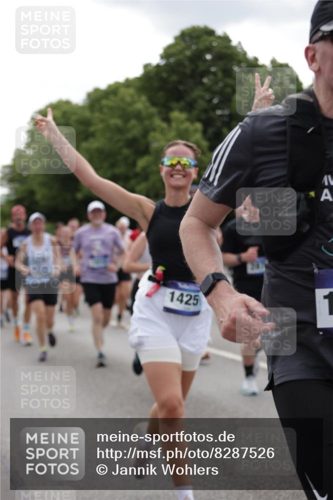 29.06.2025 - hella hamburg halbmarathon Jannik Wohlers http://msf.ph/oto/8287526 29.06.2025 10:35:44 Lombardsbrücke 1008, 1010, 1036, 1183, 1775, 1780, 1835, 2520, 2870, 3401, 3699, 3741, 3877, 4245, 4326, 4798, 4937, 5246, 5666, 6092, 6093, 6184, 6417, 6896, 7086, 7111, 7140, 7275, 7575, 7576, 8356, 8581, 8947, 9978, 10146, 10577, 11010, 11187, 11198, 11979, 12342, 12343, 12660, 12661, 13422, 13492, 13600, 13602, 13679, 14134, 14189, 14249, 14251, 14955, 15075, 15078, 15248, 15370, 15587, 15612, 15617, 15618, 15676, 15677, 15827, 15830, 15876, 16570, 16571, 17635 meine-sportfotos.de