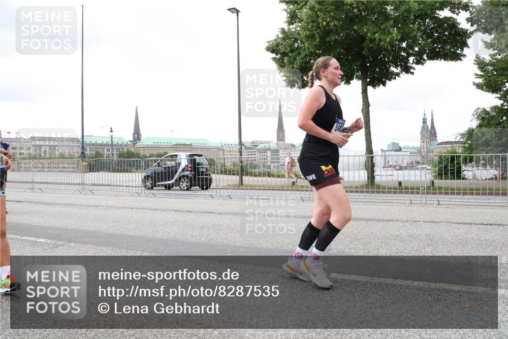 29.06.2025 - hella hamburg halbmarathon Lena Gebhardt http://msf.ph/oto/8287535 29.06.2025 10:55:31 Lombardsbrücke 548, 1013, 1616, 1873, 1917, 2090, 2452, 3101, 3115, 3157, 3244, 3274, 3577, 4039, 4628, 4896, 5040, 5220, 5222, 5483, 5487, 5575, 6257, 6395, 6396, 6944, 7219, 7238, 7548, 7680, 7766, 7969, 8403, 8519, 8527, 8532, 8626, 8648, 9548, 9614, 9618, 9857, 9858, 9956, 10094, 10436, 10438, 10458, 10559, 10593, 10885, 11109, 11737, 11788, 11903, 11908, 11962, 11963, 12147, 12148, 12695, 12902, 13098, 13230, 13548, 14515, 14727, 15152, 15160, 16385 meine-sportfotos.de