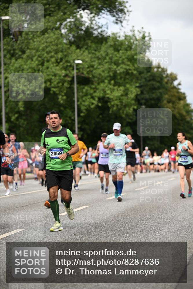29.06.2025 - hella hamburg halbmarathon Dr. Thomas Lammeyer http://msf.ph/oto/8287636 29.06.2025 10:37:08 Kennedybrücke 1078, 1199, 1237, 1373, 1647, 1732, 1879, 2059, 2384, 2838, 2959, 3221, 3391, 3422, 3653, 3660, 3670, 3708, 4030, 4096, 4446, 4555, 5110, 5156, 5581, 6861, 7135, 7749, 7750, 8170, 8175, 8595, 8839, 9034, 9289, 9471, 9768, 9780, 9812, 10002, 10770 meine-sportfotos.de