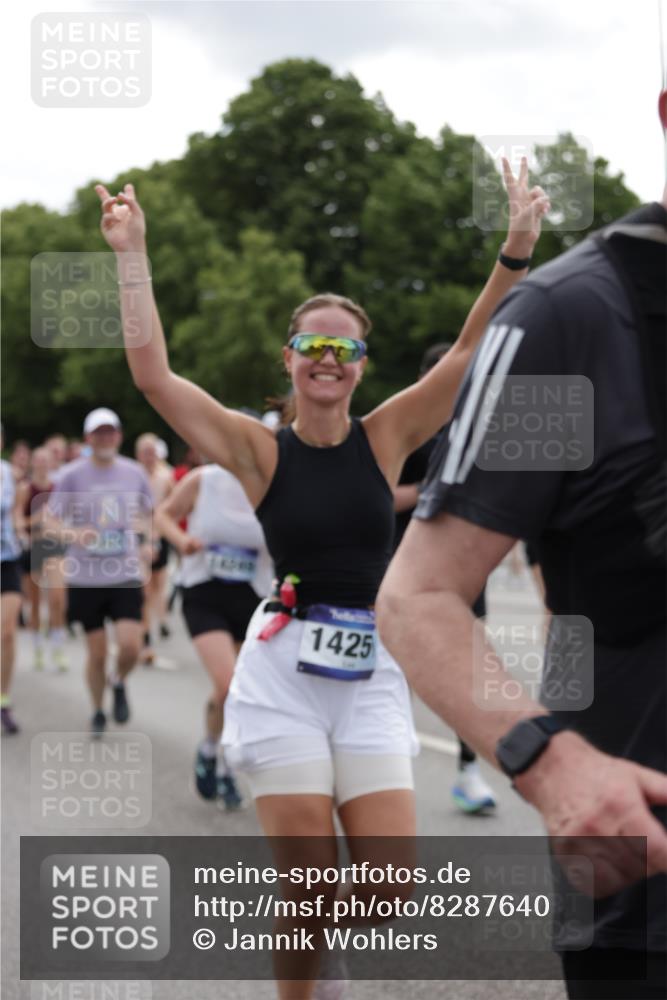 29.06.2025 - hella hamburg halbmarathon Jannik Wohlers http://msf.ph/oto/8287640 29.06.2025 10:35:44 Lombardsbrücke 1008, 1010, 1036, 1183, 1775, 1780, 1835, 2520, 2870, 3401, 3699, 3741, 3877, 4245, 4326, 4798, 4937, 5246, 5666, 6092, 6093, 6184, 6417, 6896, 7086, 7111, 7140, 7275, 7575, 7576, 8356, 8581, 8947, 9978, 10146, 10577, 11010, 11187, 11198, 11979, 12342, 12343, 12660, 12661, 13422, 13492, 13600, 13602, 13679, 14134, 14189, 14249, 14251, 14955, 15075, 15078, 15248, 15370, 15587, 15612, 15617, 15618, 15676, 15677, 15827, 15830, 15876, 16570, 16571, 17635 meine-sportfotos.de