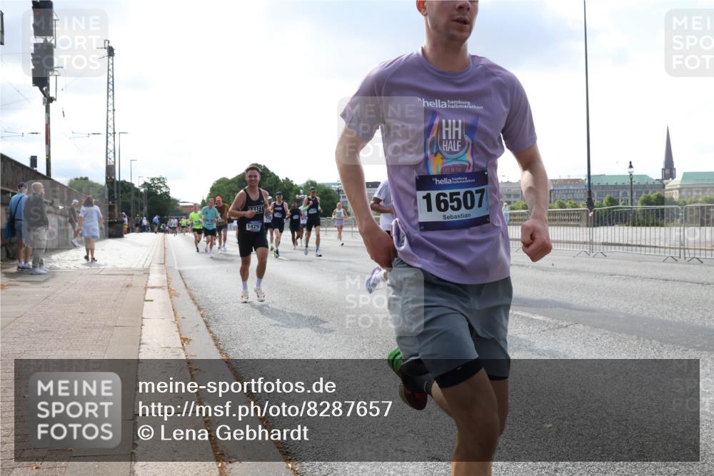 29.06.2025 - hella hamburg halbmarathon Lena Gebhardt http://msf.ph/oto/8287657 29.06.2025 09:46:06 Lombardsbrücke 14293, 16507, 1080, 1686, 1707, 1894, 2460, 2525, 3809, 3843, 3955, 4463, 4679, 4812, 5042, 5187, 5550, 6169, 6495, 6878, 7055, 7186, 7845, 7880, 7901, 7965, 8062, 8190, 8864, 8956, 9345, 10270, 10453, 10484, 10876, 11120, 11199, 11282, 11833, 12189, 12232, 12308, 12681, 13066, 13167, 13252, 13343, 13617, 13618, 13686, 13754, 14167, 14276, 14293, 15115, 15391, 15689, 16507, 16580, 16931, 17213, 17768 meine-sportfotos.de