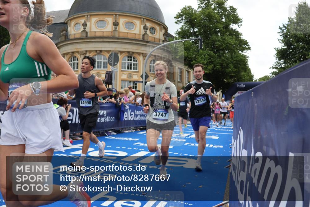 29.06.2025 - hella hamburg halbmarathon Strokosch-Dieckow http://msf.ph/oto/8287667 29.06.2025 10:48:29 Ziel 1163, 1176, 2213, 3747, 5362, 5421, 5528, 6081, 6923, 8216, 9262, 10000, 10860, 11451, 11579, 12149, 12549, 12690, 12840, 13962, 14033, 14990, 15573, 15808, 15917, 17395, 17855, 18251, 18790, 18815, 18923 meine-sportfotos.de