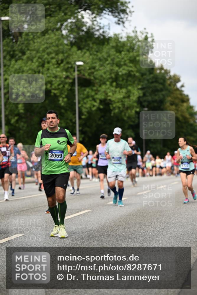 29.06.2025 - hella hamburg halbmarathon Dr. Thomas Lammeyer http://msf.ph/oto/8287671 29.06.2025 10:37:08 Kennedybrücke 1078, 1199, 1237, 1373, 1647, 1732, 1879, 2059, 2384, 2838, 2959, 3221, 3391, 3422, 3653, 3660, 3670, 3708, 4030, 4096, 4446, 4555, 5110, 5156, 5581, 6861, 7135, 7749, 7750, 8170, 8175, 8595, 8839, 9034, 9289, 9471, 9768, 9780, 9812, 10002, 10770 meine-sportfotos.de