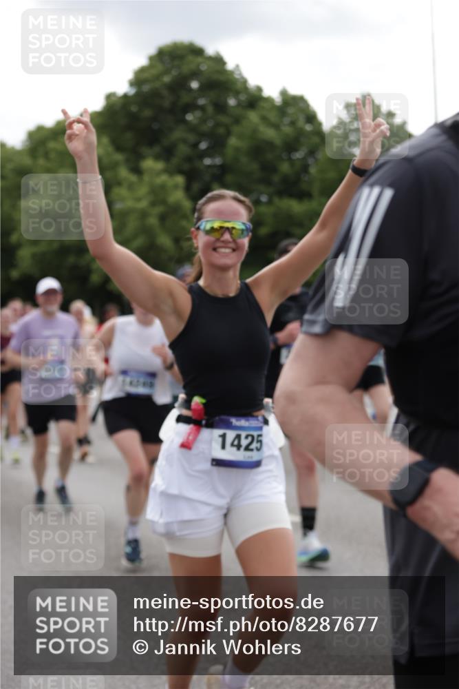 29.06.2025 - hella hamburg halbmarathon Jannik Wohlers http://msf.ph/oto/8287677 29.06.2025 10:35:45 Lombardsbrücke 1008, 1010, 1036, 1183, 1775, 1780, 1835, 2520, 2870, 3401, 3404, 3699, 3741, 3877, 4245, 4326, 4798, 4937, 5246, 5666, 5809, 6092, 6093, 6184, 6417, 6896, 7086, 7111, 7140, 7275, 7575, 7576, 8356, 8581, 8947, 9978, 10146, 10577, 11010, 11187, 11198, 12342, 12343, 12660, 12661, 13227, 13422, 13492, 13600, 13602, 13679, 14134, 14189, 14249, 14251, 14955, 15075, 15078, 15248, 15370, 15587, 15612, 15617, 15618, 15676, 15677, 15876, 16570, 16571, 17635 meine-sportfotos.de