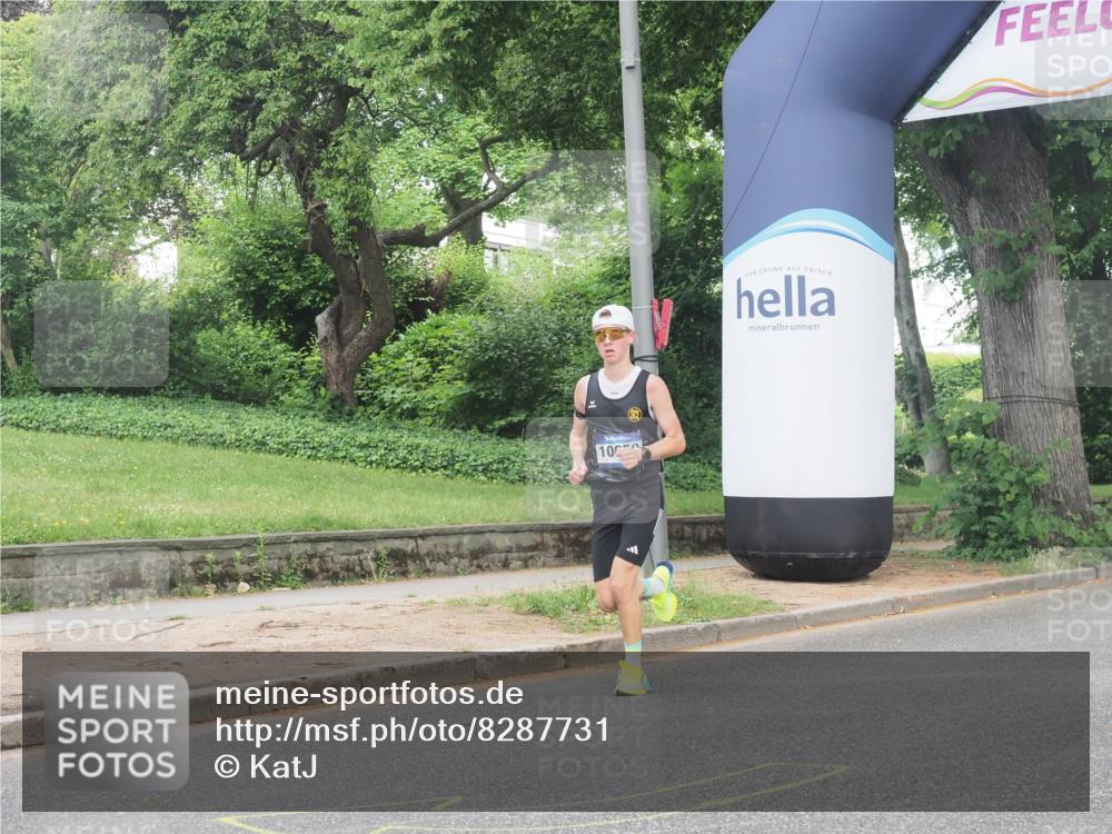 29.06.2025 - hella hamburg halbmarathon KatJ http://msf.ph/oto/8287731 29.06.2025 10:12:04 Zwischen KM18-KM19  meine-sportfotos.de
