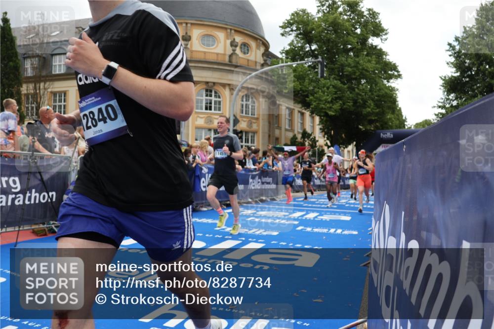 29.06.2025 - hella hamburg halbmarathon Strokosch-Dieckow http://msf.ph/oto/8287734 29.06.2025 10:48:30 Ziel 1163, 1176, 2213, 3747, 4553, 5362, 5421, 6081, 9262, 9538, 10000, 10859, 10860, 11451, 11579, 12149, 12549, 12690, 12840, 13962, 14033, 14990, 15573, 15808, 15917, 17395, 17855, 18251, 18790, 18815, 18923 meine-sportfotos.de