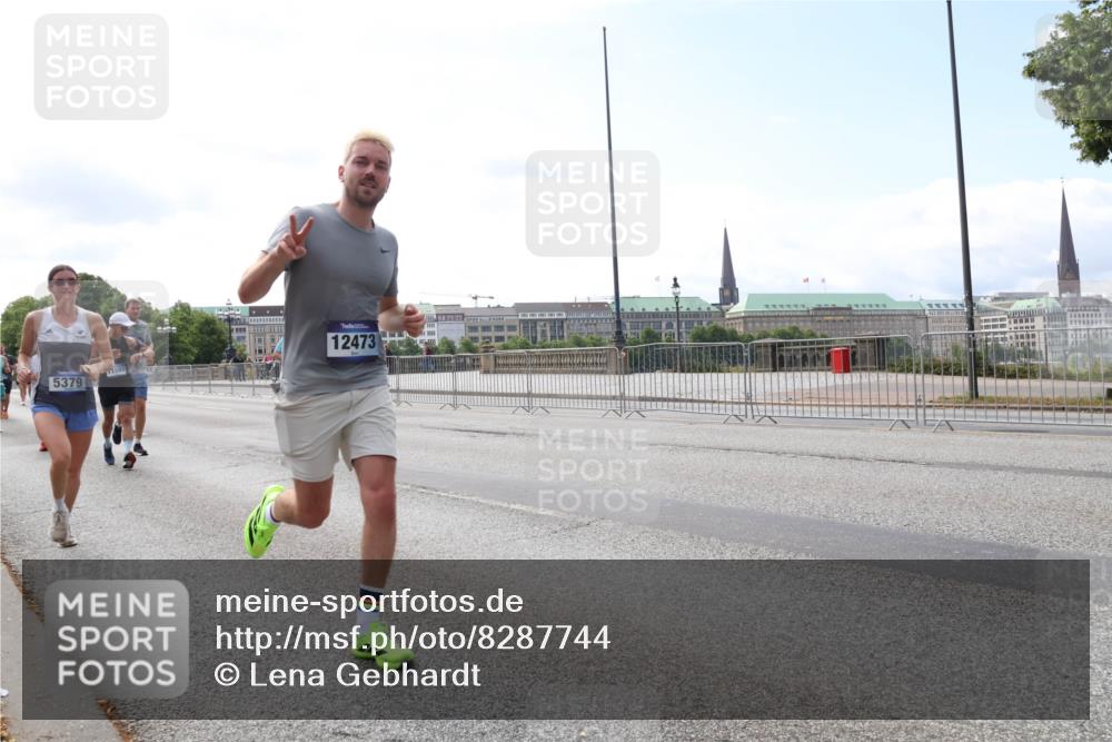 29.06.2025 - hella hamburg halbmarathon Lena Gebhardt http://msf.ph/oto/8287744 29.06.2025 10:11:48 Lombardsbrücke 1328, 1531, 1866, 1992, 3363, 4227, 5379, 5605, 7571, 8115, 8807, 8810, 9191, 9428, 10042, 10372, 10409, 10428, 11321, 11507, 11525, 11537, 11581, 11755, 11917, 12286, 12473, 13171, 13177, 13203, 13542, 13939, 13958, 14008, 14196, 14384, 15137, 15797, 15945, 16976, 17080, 17638, 17774, 17787, 17866, 18261, 18278, 18382, 18395, 18655, 19172 meine-sportfotos.de