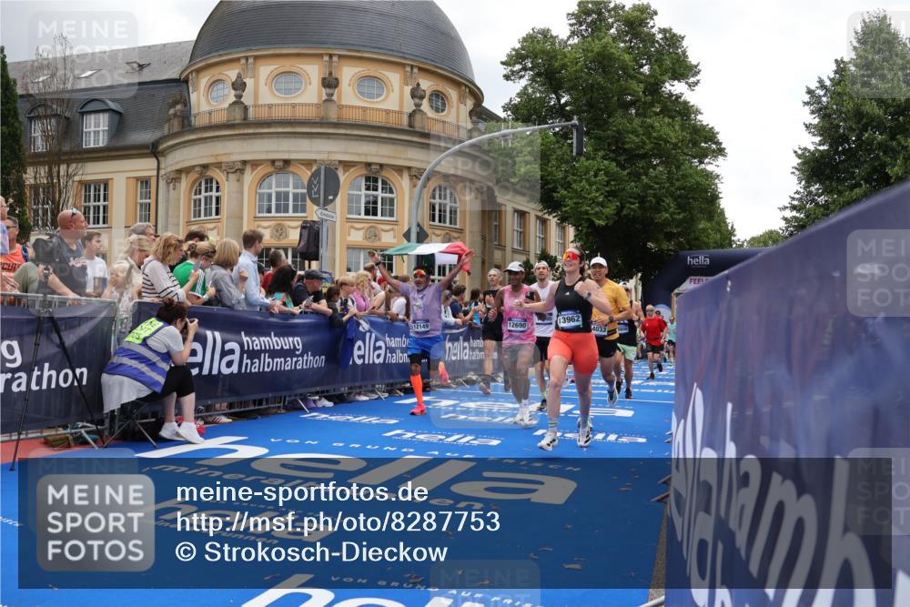 29.06.2025 - hella hamburg halbmarathon Strokosch-Dieckow http://msf.ph/oto/8287753 29.06.2025 10:48:31 Ziel 1163, 1176, 2213, 3747, 4553, 5362, 5421, 6081, 9262, 9538, 10000, 10859, 10860, 11451, 11579, 12149, 12549, 12690, 12840, 13962, 14033, 14990, 15573, 15808, 15917, 17395, 17855, 18251, 18790, 18815, 18923 meine-sportfotos.de