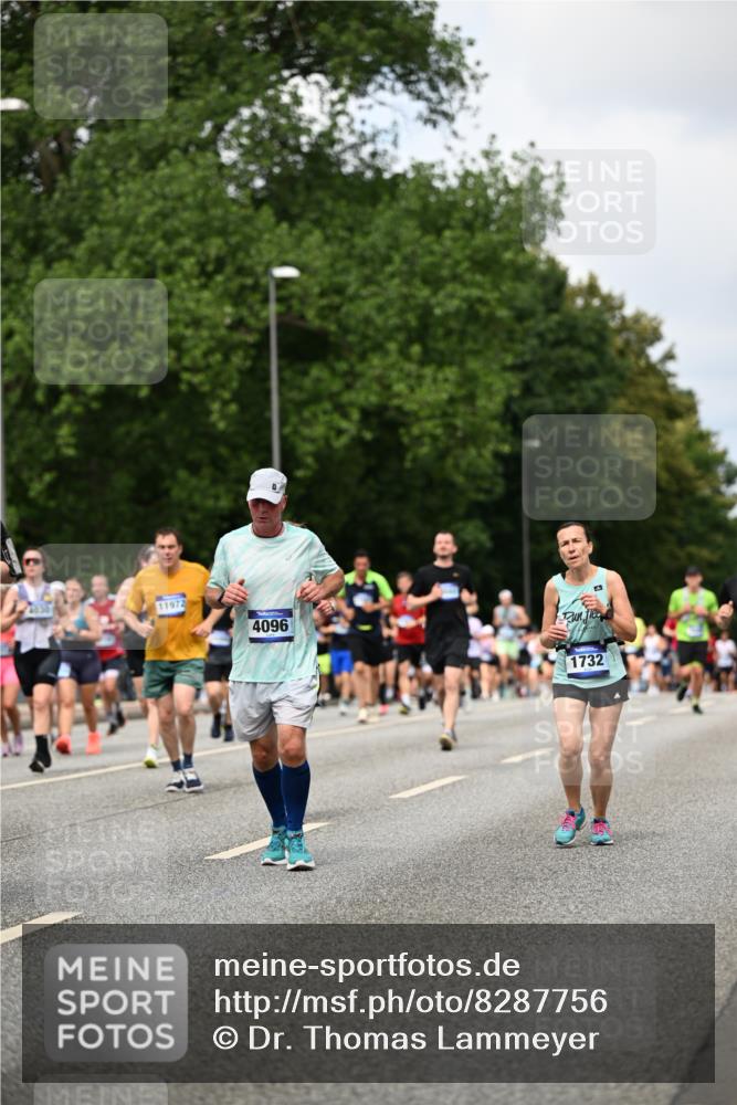 29.06.2025 - hella hamburg halbmarathon Dr. Thomas Lammeyer http://msf.ph/oto/8287756 29.06.2025 10:37:10 Kennedybrücke 1078, 1199, 1237, 1373, 1647, 1732, 1879, 2059, 2384, 2838, 2959, 3221, 3391, 3422, 3560, 3653, 3660, 3708, 4030, 4096, 4446, 4555, 5110, 5156, 5581, 6861, 7135, 7749, 7750, 8170, 8175, 8595, 8839, 8993, 9034, 9289, 9471, 9768, 9780, 9812, 10002, 10770 meine-sportfotos.de