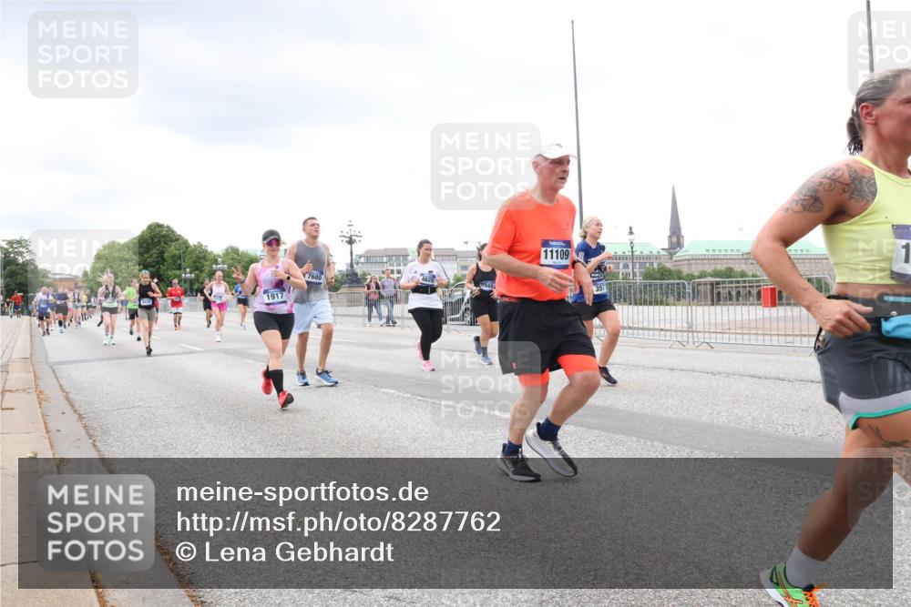 29.06.2025 - hella hamburg halbmarathon Lena Gebhardt http://msf.ph/oto/8287762 29.06.2025 10:55:32 Lombardsbrücke 1917, 7680, 4628, 11109, 357, 1, 1013, 1616, 1873, 1917, 2090, 2452, 3101, 3115, 3157, 3244, 3274, 3577, 4039, 4470, 4628, 4896, 5040, 5220, 5222, 5483, 5487, 5575, 6257, 6395, 6396, 6944, 7219, 7238, 7548, 7680, 7766, 7969, 8403, 8519, 8527, 8532, 8626, 8648, 9548, 9614, 9618, 9857, 9858, 9861, 9865, 9956, 10094, 10436, 10438, 10458, 10559, 10593, 10885, 11109, 11737, 11903, 11962, 11963, 12147, 12148, 12695, 12902, 13098, 13230, 13548, 14515, 14727, 15152, 15160, 16385 meine-sportfotos.de