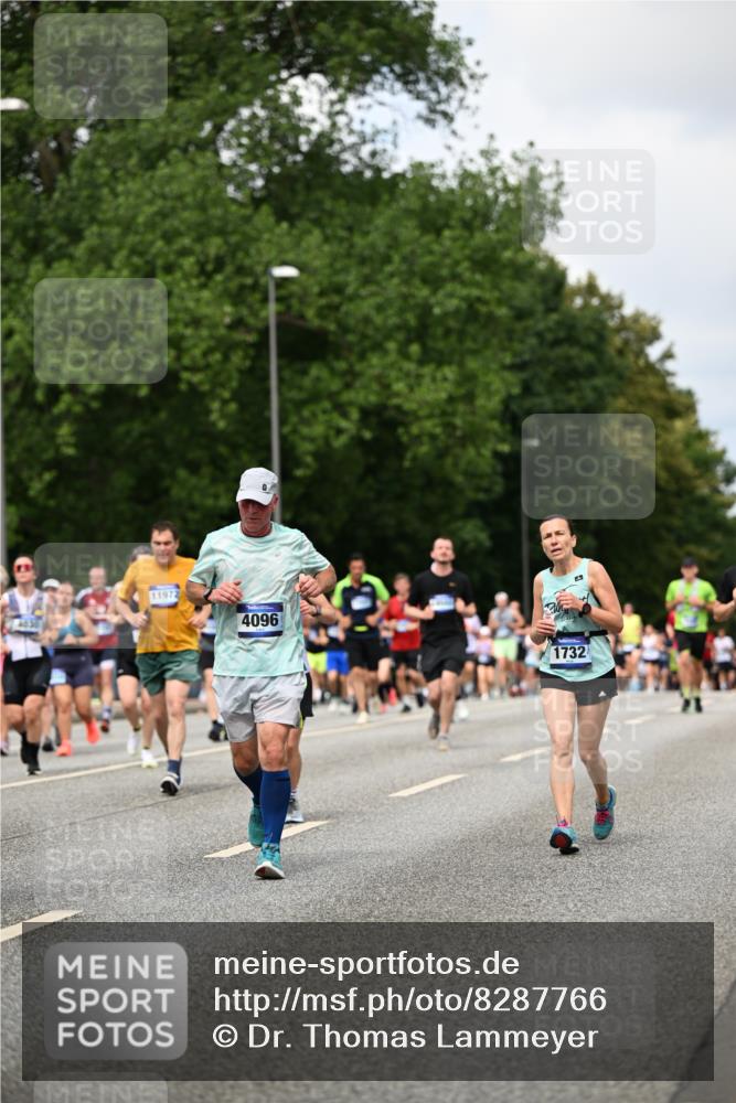 29.06.2025 - hella hamburg halbmarathon Dr. Thomas Lammeyer http://msf.ph/oto/8287766 29.06.2025 10:37:10 Kennedybrücke 1078, 1199, 1237, 1373, 1647, 1732, 1879, 2059, 2384, 2838, 2959, 3221, 3391, 3422, 3560, 3653, 3660, 3708, 4030, 4096, 4446, 4555, 5110, 5156, 5581, 6861, 7135, 7749, 7750, 8170, 8175, 8595, 8839, 8993, 9034, 9289, 9471, 9768, 9780, 9812, 10002, 10770 meine-sportfotos.de