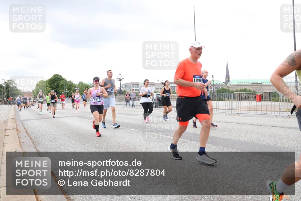 29.06.2025 - hella hamburg halbmarathon Lena Gebhardt http://msf.ph/oto/8287804 29.06.2025 10:55:32 Lombardsbrücke 1917, 7680, 11109, 1013, 1616, 1873, 1917, 2090, 2452, 3101, 3115, 3157, 3244, 3274, 3577, 4039, 4470, 4628, 4896, 5040, 5220, 5222, 5483, 5487, 5575, 6257, 6395, 6396, 6944, 7219, 7238, 7548, 7680, 7766, 7969, 8403, 8519, 8527, 8532, 8626, 8648, 9548, 9614, 9618, 9857, 9858, 9861, 9865, 9956, 10094, 10436, 10438, 10458, 10559, 10593, 10885, 11109, 11737, 11903, 11962, 11963, 12147, 12148, 12695, 12902, 13098, 13230, 13548, 14515, 14727, 15152, 15160, 16385 meine-sportfotos.de