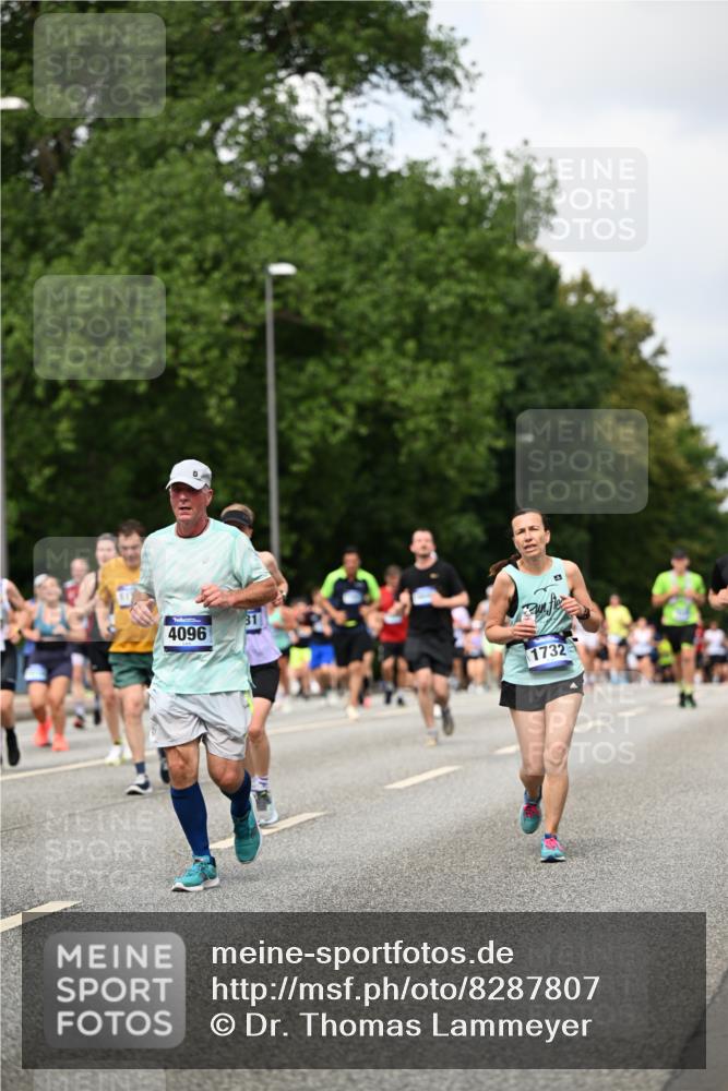 29.06.2025 - hella hamburg halbmarathon Dr. Thomas Lammeyer http://msf.ph/oto/8287807 29.06.2025 10:37:11 Kennedybrücke 1078, 1199, 1373, 1647, 1732, 1879, 2059, 2384, 2838, 2959, 3221, 3391, 3422, 3560, 3653, 3660, 3708, 4030, 4096, 4446, 4555, 5110, 5156, 5581, 6861, 7135, 7750, 8170, 8175, 8595, 8839, 8993, 9034, 9289, 9471, 9768, 9780, 9812, 10002, 10770 meine-sportfotos.de