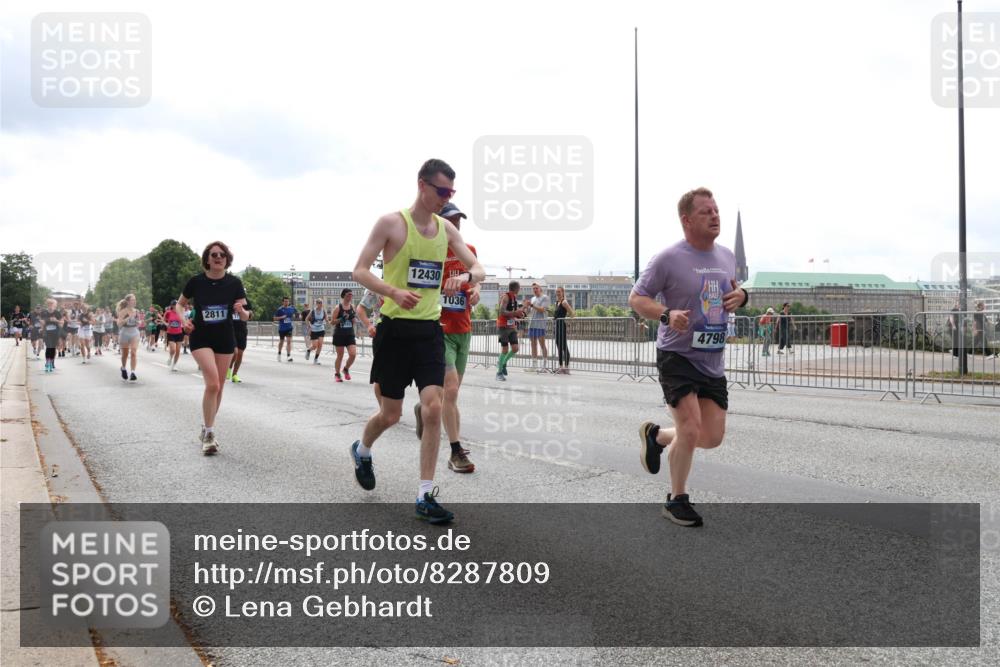 29.06.2025 - hella hamburg halbmarathon Lena Gebhardt http://msf.ph/oto/8287809 29.06.2025 10:36:05 Lombardsbrücke 2811, 12430, 1036, 4798, 1008, 1010, 1036, 1102, 1108, 1183, 1336, 1730, 1775, 1780, 1835, 2352, 2425, 2520, 2811, 2827, 2870, 3243, 3401, 3404, 3598, 3699, 3741, 3877, 3990, 4245, 4326, 4413, 4442, 4798, 4902, 4937, 5147, 5246, 5427, 5573, 5666, 5809, 5919, 6021, 6092, 6093, 6184, 6417, 6845, 6896, 7086, 7111, 7140, 7275, 7304, 7382, 7575, 7576, 8333, 8356, 8498, 8581, 8947, 9229, 9432, 9803, 9806, 9819, 10652, 12026, 12408 meine-sportfotos.de
