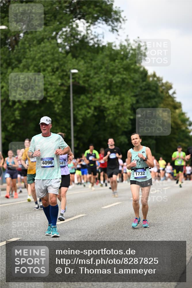 29.06.2025 - hella hamburg halbmarathon Dr. Thomas Lammeyer http://msf.ph/oto/8287825 29.06.2025 10:37:11 Kennedybrücke 1078, 1199, 1373, 1647, 1732, 1879, 2059, 2384, 2838, 2959, 3221, 3391, 3422, 3560, 3653, 3660, 3708, 4030, 4096, 4446, 4555, 5110, 5156, 5581, 6861, 7135, 7750, 8170, 8175, 8595, 8839, 8993, 9034, 9289, 9471, 9768, 9780, 9812, 10002, 10770 meine-sportfotos.de