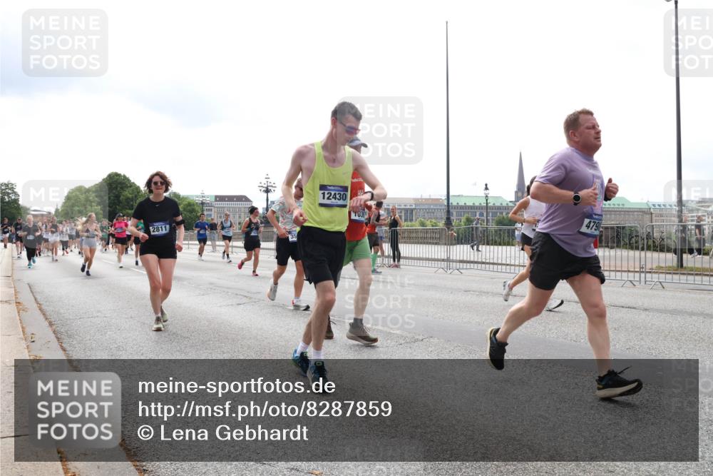 29.06.2025 - hella hamburg halbmarathon Lena Gebhardt http://msf.ph/oto/8287859 29.06.2025 10:36:05 Lombardsbrücke 2811, 12430, 36, 479, 1008, 1010, 1036, 1102, 1108, 1183, 1336, 1730, 1775, 1780, 1835, 2352, 2425, 2520, 2811, 2827, 2870, 3243, 3401, 3404, 3598, 3699, 3741, 3877, 3990, 4245, 4326, 4413, 4442, 4798, 4902, 4937, 5147, 5246, 5427, 5573, 5666, 5809, 5919, 6021, 6092, 6093, 6184, 6417, 6845, 6896, 7086, 7111, 7140, 7275, 7304, 7382, 7575, 7576, 8333, 8356, 8498, 8581, 8947, 9229, 9432, 9803, 9806, 9819, 10652, 12026, 12408 meine-sportfotos.de