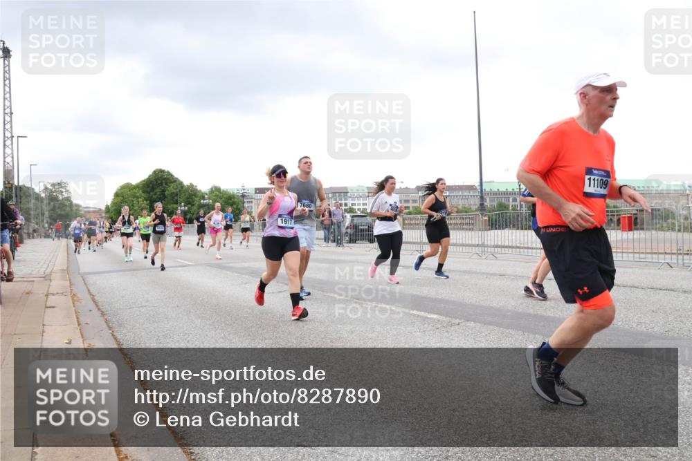 29.06.2025 - hella hamburg halbmarathon Lena Gebhardt http://msf.ph/oto/8287890 29.06.2025 10:55:32 Lombardsbrücke 1917, 7680, 11109, 1013, 1616, 1873, 1917, 2090, 2452, 3101, 3115, 3157, 3244, 3274, 3577, 4039, 4470, 4628, 4896, 5040, 5220, 5222, 5483, 5487, 5575, 6257, 6395, 6396, 6944, 7219, 7238, 7548, 7680, 7766, 7969, 8403, 8519, 8527, 8532, 8626, 8648, 9548, 9614, 9618, 9857, 9858, 9861, 9865, 9956, 10094, 10436, 10438, 10458, 10559, 10593, 10885, 11109, 11737, 11903, 11962, 11963, 12147, 12148, 12695, 12902, 13098, 13230, 13548, 14515, 14727, 15152, 15160, 16385 meine-sportfotos.de