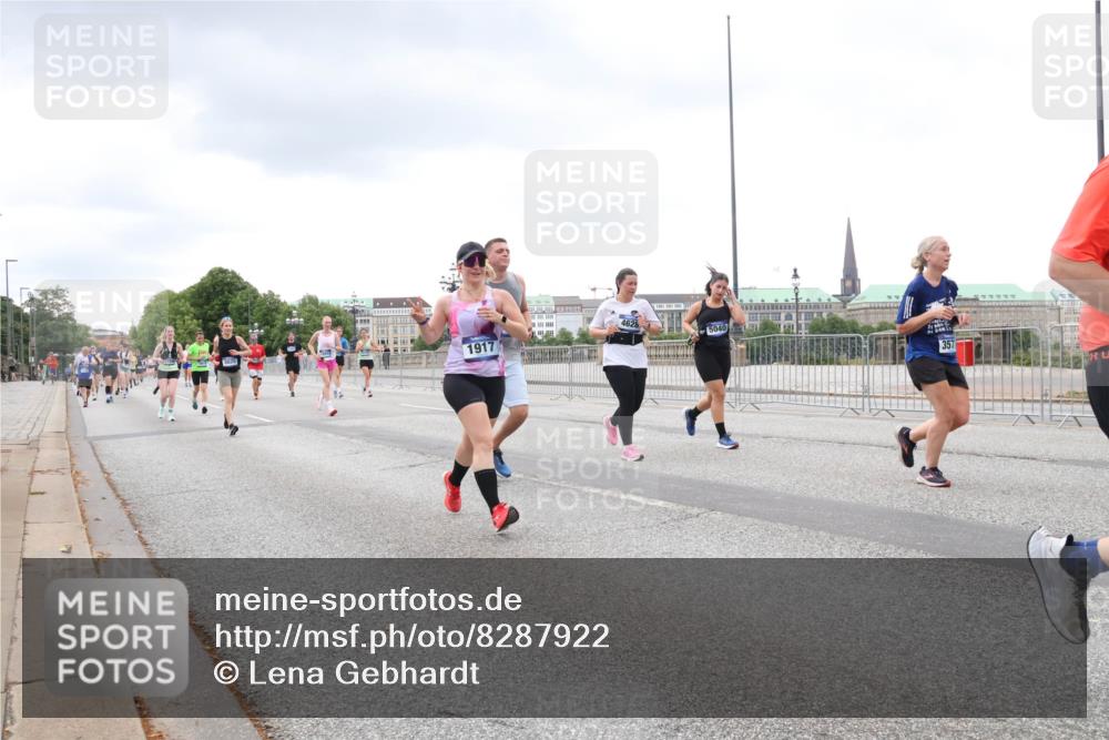 29.06.2025 - hella hamburg halbmarathon Lena Gebhardt http://msf.ph/oto/8287922 29.06.2025 10:55:32 Lombardsbrücke 1917, 4626, 5040, 357, 1013, 1616, 1873, 1917, 2090, 2452, 3101, 3115, 3157, 3244, 3274, 3577, 4039, 4470, 4628, 4896, 5040, 5220, 5222, 5483, 5487, 5575, 6257, 6395, 6396, 6944, 7219, 7238, 7548, 7680, 7766, 7969, 8403, 8519, 8527, 8532, 8626, 8648, 9548, 9614, 9618, 9857, 9858, 9861, 9865, 9956, 10094, 10436, 10438, 10458, 10559, 10593, 10885, 11109, 11737, 11903, 11962, 11963, 12147, 12148, 12695, 12902, 13098, 13230, 13548, 14515, 14727, 15152, 15160, 16385 meine-sportfotos.de