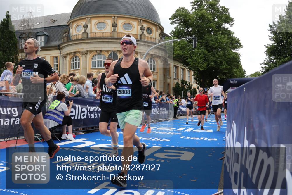 29.06.2025 - hella hamburg halbmarathon Strokosch-Dieckow http://msf.ph/oto/8287927 29.06.2025 10:48:33 Ziel 1163, 1176, 2213, 4553, 5421, 9538, 10000, 10859, 10860, 11451, 11579, 12149, 12690, 12840, 13962, 14033, 14511, 14990, 15573, 15808, 15917, 17127, 17395, 17855, 18251, 18815 meine-sportfotos.de