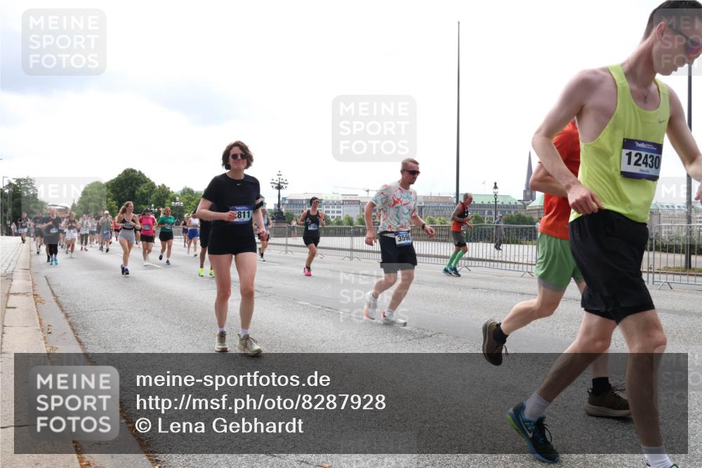 29.06.2025 - hella hamburg halbmarathon Lena Gebhardt http://msf.ph/oto/8287928 29.06.2025 10:36:06 Lombardsbrücke 811, 1183, 3598, 12430, 1008, 1010, 1036, 1102, 1108, 1183, 1336, 1730, 1775, 1780, 1835, 2352, 2425, 2520, 2811, 2827, 2870, 3243, 3401, 3404, 3598, 3699, 3741, 3877, 3990, 4245, 4326, 4413, 4442, 4798, 4902, 4937, 5246, 5427, 5540, 5573, 5666, 5809, 5919, 6021, 6092, 6093, 6184, 6417, 6845, 6896, 7086, 7111, 7140, 7275, 7304, 7575, 7576, 8333, 8356, 8498, 8581, 8947, 9229, 9432, 9803, 9806, 9819, 10652, 12408 meine-sportfotos.de