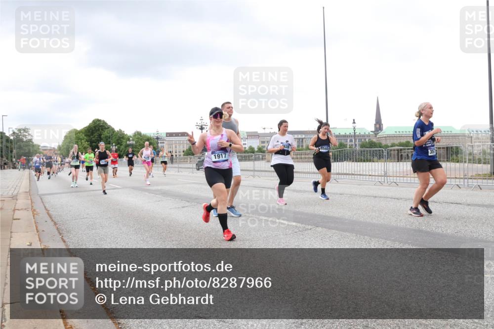 29.06.2025 - hella hamburg halbmarathon Lena Gebhardt http://msf.ph/oto/8287966 29.06.2025 10:55:32 Lombardsbrücke 1917, 5040, 351, 1013, 1616, 1873, 1917, 2090, 2452, 3101, 3115, 3157, 3244, 3274, 3577, 4039, 4470, 4628, 4896, 5040, 5220, 5222, 5483, 5487, 5575, 6257, 6395, 6396, 6944, 7219, 7238, 7548, 7680, 7766, 7969, 8403, 8519, 8527, 8532, 8626, 8648, 9548, 9614, 9618, 9857, 9858, 9861, 9865, 9956, 10094, 10436, 10438, 10458, 10559, 10593, 10885, 11109, 11737, 11903, 11962, 11963, 12147, 12148, 12695, 12902, 13098, 13230, 13548, 14515, 14727, 15152, 15160, 16385 meine-sportfotos.de