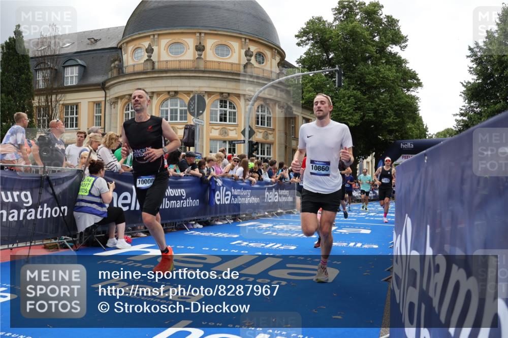 29.06.2025 - hella hamburg halbmarathon Strokosch-Dieckow http://msf.ph/oto/8287967 29.06.2025 10:48:35 Ziel 1163, 1176, 2213, 4553, 5421, 9538, 10000, 10859, 10860, 11579, 12149, 12690, 13962, 14033, 14511, 15384, 15573, 15808, 15917, 17127, 17395, 18251, 18815 meine-sportfotos.de