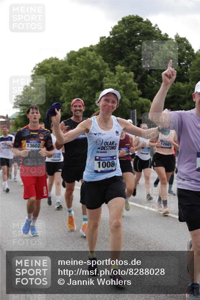 29.06.2025 - hella hamburg halbmarathon Jannik Wohlers http://msf.ph/oto/8288028 29.06.2025 10:35:47 Lombardsbrücke 1008, 1010, 1102, 1183, 1775, 1780, 1835, 2520, 2870, 3401, 3404, 3699, 3741, 3877, 4245, 4326, 4937, 5246, 5573, 5666, 5809, 6092, 6093, 6184, 6417, 6896, 7086, 7111, 7140, 7275, 7575, 7576, 8356, 8498, 8581, 9978, 10146, 10336, 10341, 10577, 11010, 12342, 12343, 12660, 12661, 13227, 13422, 13600, 13602, 13679, 14134, 14189, 14249, 14251, 14955, 15075, 15078, 15234, 15248, 15370, 15587, 15612, 15617, 15618, 15676, 15677, 15876, 16570, 16571, 17635 meine-sportfotos.de