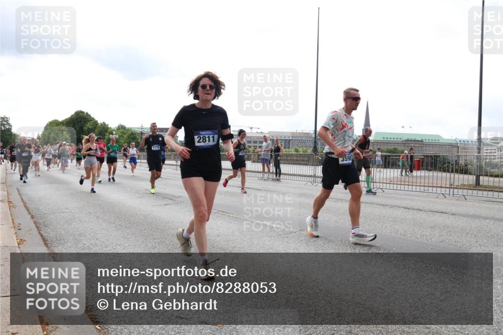 29.06.2025 - hella hamburg halbmarathon Lena Gebhardt http://msf.ph/oto/8288053 29.06.2025 10:36:06 Lombardsbrücke 1775, 2811, 3598, 1008, 1010, 1036, 1102, 1108, 1183, 1336, 1730, 1775, 1780, 1835, 2352, 2425, 2520, 2811, 2827, 2870, 3243, 3401, 3404, 3598, 3699, 3741, 3877, 3990, 4245, 4326, 4413, 4442, 4798, 4902, 4937, 5246, 5427, 5540, 5573, 5666, 5809, 5919, 6021, 6092, 6093, 6184, 6417, 6845, 6896, 7086, 7111, 7140, 7275, 7304, 7575, 7576, 8333, 8356, 8498, 8581, 8947, 9229, 9432, 9803, 9806, 9819, 10652, 12408 meine-sportfotos.de