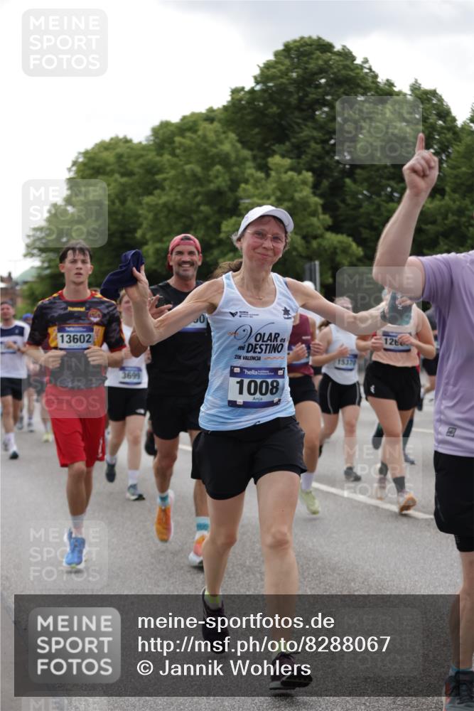 29.06.2025 - hella hamburg halbmarathon Jannik Wohlers http://msf.ph/oto/8288067 29.06.2025 10:35:47 Lombardsbrücke 1008, 1010, 1102, 1183, 1775, 1780, 1835, 2520, 2870, 3401, 3404, 3699, 3741, 3877, 4245, 4326, 4937, 5246, 5573, 5666, 5809, 6092, 6093, 6184, 6417, 6896, 7086, 7111, 7140, 7275, 7575, 7576, 8356, 8498, 8581, 9978, 10146, 10336, 10341, 10577, 11010, 12342, 12343, 12660, 12661, 13227, 13422, 13600, 13602, 13679, 14134, 14189, 14249, 14251, 14955, 15075, 15078, 15234, 15248, 15370, 15587, 15612, 15617, 15618, 15676, 15677, 15876, 16570, 16571, 17635 meine-sportfotos.de