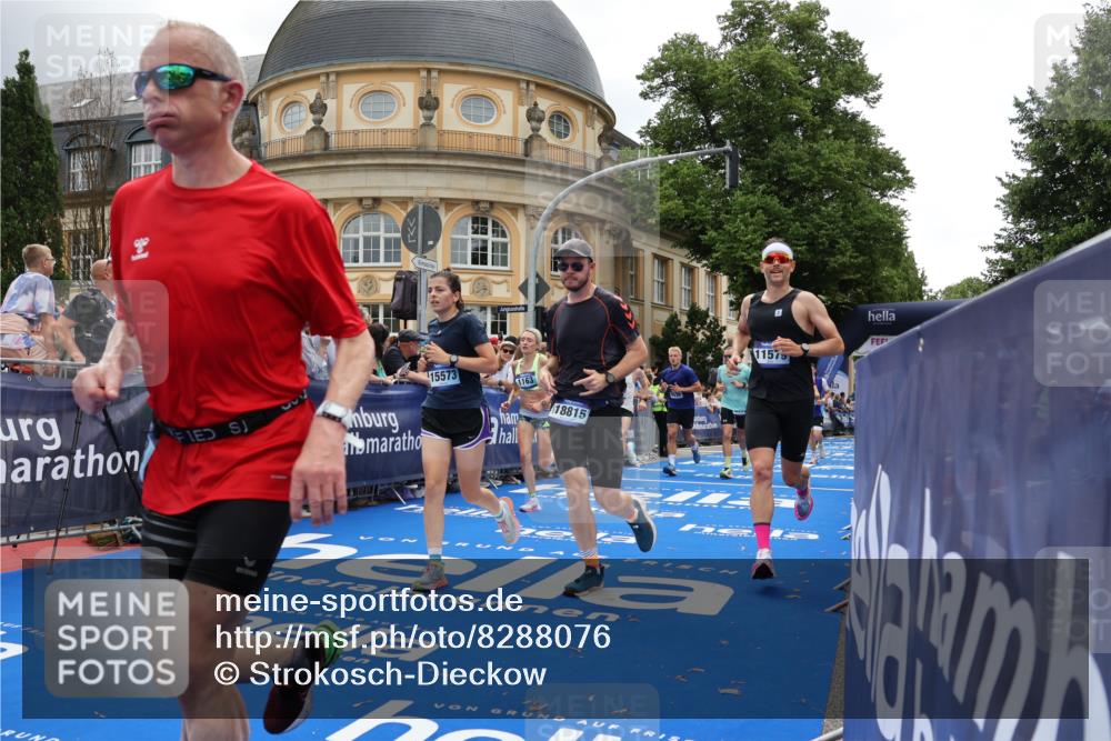 29.06.2025 - hella hamburg halbmarathon Strokosch-Dieckow http://msf.ph/oto/8288076 29.06.2025 10:48:36 Ziel 1163, 1176, 2213, 2442, 4553, 5421, 9538, 10000, 10859, 10860, 11579, 12149, 12690, 14033, 14511, 15384, 15573, 15808, 15917, 17127, 17395, 18251, 18815 meine-sportfotos.de