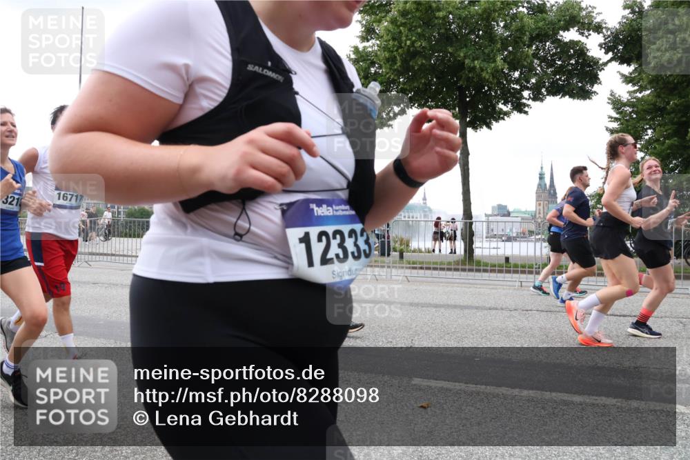 29.06.2025 - hella hamburg halbmarathon Lena Gebhardt http://msf.ph/oto/8288098 29.06.2025 10:46:38 Lombardsbrücke 1363, 1371, 1375, 1429, 1465, 1532, 1608, 1720, 1837, 1999, 2162, 2211, 2320, 2500, 2697, 2981, 3277, 3406, 3407, 3410, 3469, 3734, 3823, 4119, 4202, 4296, 4342, 4355, 4448, 4604, 5697, 5700, 5854, 6068, 6124, 6161, 6740, 7303, 7364, 7368, 7374, 7412, 7767, 7827, 7960, 7983, 8047, 8477, 8486, 8551, 8553, 8700, 9129, 9337, 9445, 9691, 10153, 10230, 11361, 11910, 12298, 12333, 12507, 12522, 13969, 14261, 15852, 16882, 16987 meine-sportfotos.de