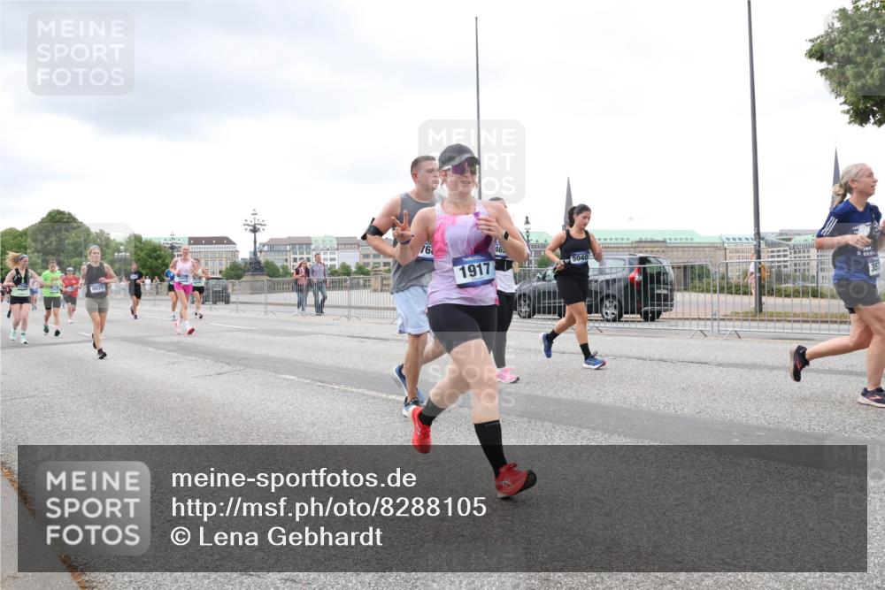 29.06.2025 - hella hamburg halbmarathon Lena Gebhardt http://msf.ph/oto/8288105 29.06.2025 10:55:33 Lombardsbrücke 76, 1917, 46, 5040, 351, 1013, 1616, 1873, 1917, 2090, 2452, 3101, 3115, 3157, 3244, 3274, 3577, 4039, 4470, 4628, 4896, 5040, 5220, 5222, 5483, 5487, 5575, 6257, 6395, 6396, 6944, 7219, 7548, 7680, 7766, 7969, 8110, 8403, 8519, 8527, 8532, 8626, 8648, 9548, 9614, 9618, 9857, 9858, 9861, 9865, 9956, 10094, 10436, 10438, 10458, 10559, 10593, 10885, 11109, 11737, 11903, 11962, 11963, 12147, 12148, 12695, 12902, 13098, 13230, 14515, 14727, 15152, 15160, 16385 meine-sportfotos.de