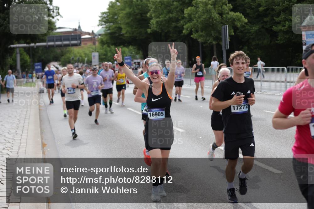 29.06.2025 - hella hamburg halbmarathon Jannik Wohlers http://msf.ph/oto/8288112 29.06.2025 10:36:04 Lombardsbrücke 1102, 1224, 2124, 3398, 3404, 3428, 4442, 5012, 5246, 5427, 5540, 5573, 5747, 5809, 5919, 6190, 6667, 7632, 8498, 8530, 8945, 9115, 9117, 9229, 9918, 10024, 10112, 10146, 10336, 10341, 10984, 11541, 11637, 12343, 12493, 13227, 13445, 14296, 15234, 15568, 15707, 16239, 17156, 17807, 18152, 18226, 18644, 18646, 18918, 18929 meine-sportfotos.de