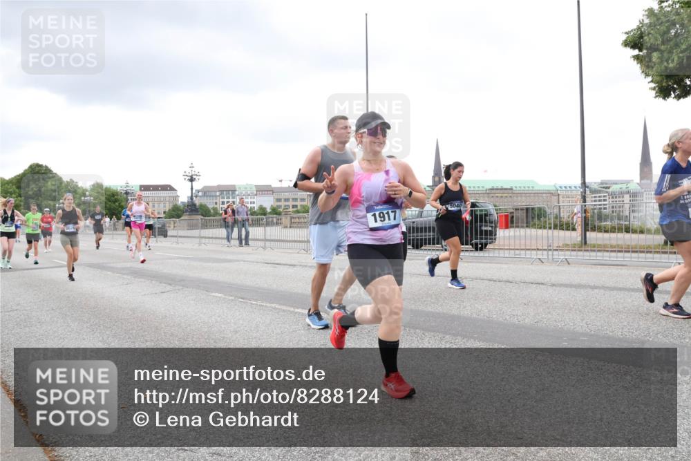 29.06.2025 - hella hamburg halbmarathon Lena Gebhardt http://msf.ph/oto/8288124 29.06.2025 10:55:33 Lombardsbrücke 8626, 1917, 5040, 1013, 1616, 1873, 1917, 2090, 2452, 3101, 3115, 3157, 3244, 3274, 3577, 4039, 4470, 4628, 4896, 5040, 5220, 5222, 5483, 5487, 5575, 6257, 6395, 6396, 6944, 7219, 7548, 7680, 7766, 7969, 8110, 8403, 8519, 8527, 8532, 8626, 8648, 9548, 9614, 9618, 9857, 9858, 9861, 9865, 9956, 10094, 10436, 10438, 10458, 10559, 10593, 10885, 11109, 11737, 11903, 11962, 11963, 12147, 12148, 12695, 12902, 13098, 13230, 14515, 14727, 15152, 15160, 16385 meine-sportfotos.de