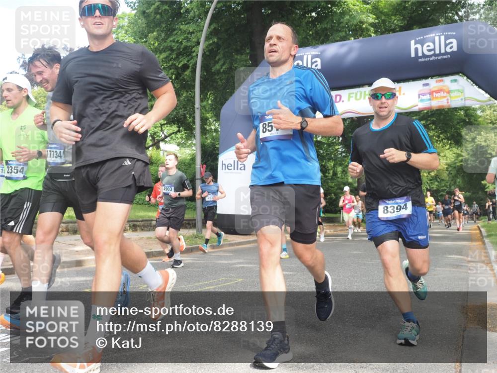 29.06.2025 - hella hamburg halbmarathon KatJ http://msf.ph/oto/8288139 29.06.2025 10:41:38 Zwischen KM18-KM19 1327, 1410, 2354, 3791, 3945, 4903, 5319, 6260, 7973, 8394, 8514 meine-sportfotos.de