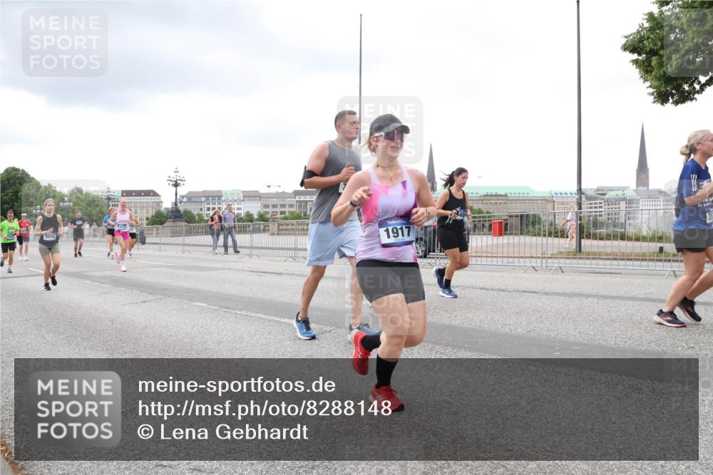 29.06.2025 - hella hamburg halbmarathon Lena Gebhardt http://msf.ph/oto/8288148 29.06.2025 10:55:33 Lombardsbrücke 8626, 1917, 35, 1013, 1616, 1873, 1917, 2090, 2452, 3101, 3115, 3157, 3244, 3274, 3577, 4039, 4470, 4628, 4896, 5040, 5220, 5222, 5483, 5487, 5575, 6257, 6395, 6396, 6944, 7219, 7548, 7680, 7766, 7969, 8110, 8403, 8519, 8527, 8532, 8626, 8648, 9548, 9614, 9618, 9857, 9858, 9861, 9865, 9956, 10094, 10436, 10438, 10458, 10559, 10593, 10885, 11109, 11737, 11903, 11962, 11963, 12147, 12148, 12695, 12902, 13098, 13230, 14515, 14727, 15152, 15160, 16385 meine-sportfotos.de