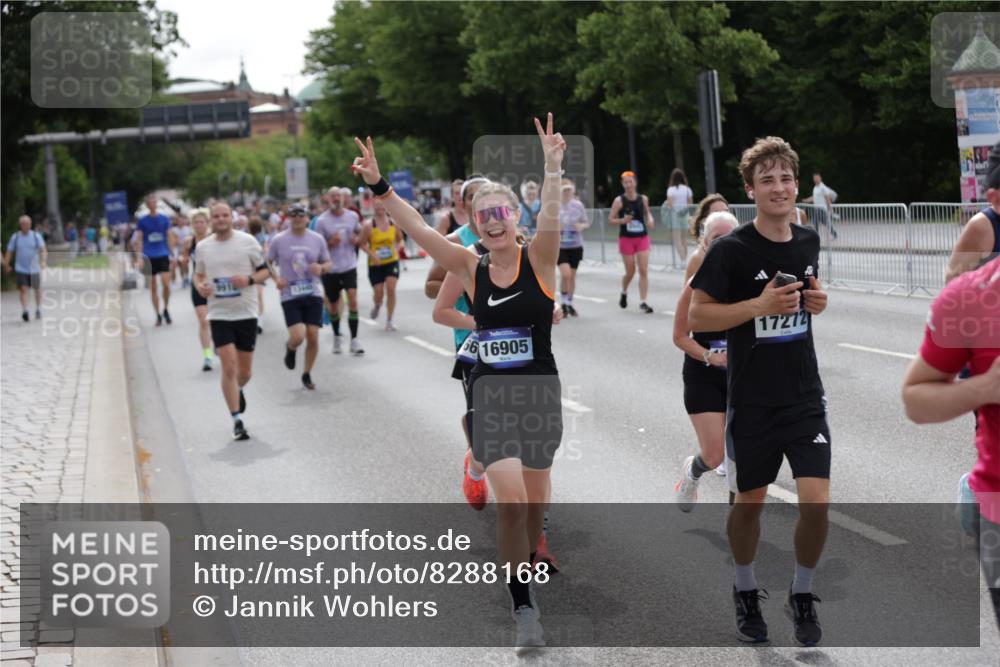 29.06.2025 - hella hamburg halbmarathon Jannik Wohlers http://msf.ph/oto/8288168 29.06.2025 10:36:04 Lombardsbrücke 1102, 1224, 2124, 3398, 3404, 3428, 4442, 5012, 5246, 5427, 5540, 5573, 5747, 5809, 5919, 6190, 6667, 7632, 8498, 8530, 8945, 9115, 9117, 9229, 9918, 10024, 10112, 10146, 10336, 10341, 10984, 11541, 11637, 12343, 12493, 13227, 13445, 14296, 15234, 15568, 15707, 16239, 17156, 17807, 18152, 18226, 18644, 18646, 18918, 18929 meine-sportfotos.de
