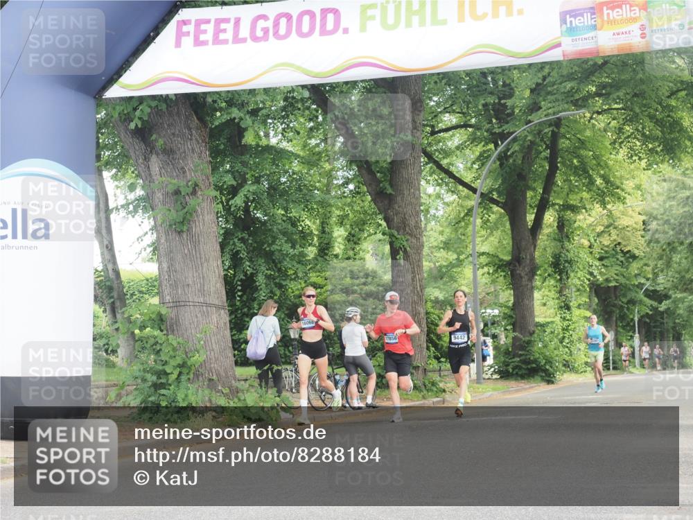 29.06.2025 - hella hamburg halbmarathon KatJ http://msf.ph/oto/8288184 29.06.2025 10:12:17 Zwischen KM18-KM19  meine-sportfotos.de
