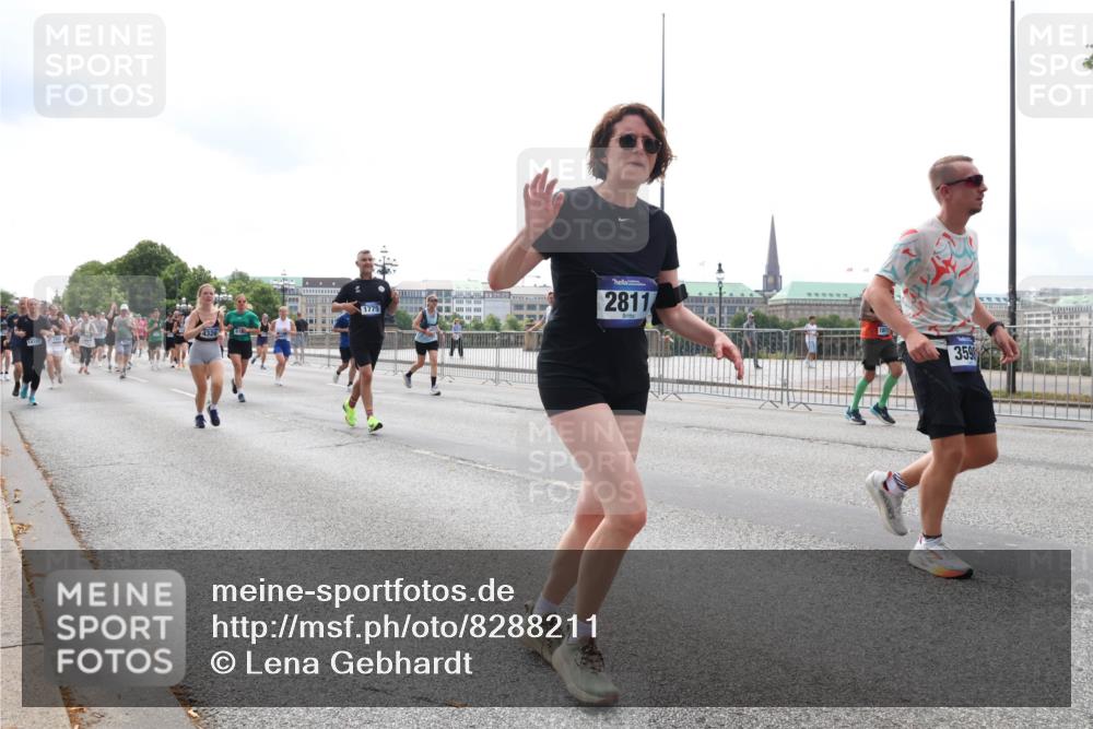 29.06.2025 - hella hamburg halbmarathon Lena Gebhardt http://msf.ph/oto/8288211 29.06.2025 10:36:07 Lombardsbrücke 1775, 4326, 2811, 3598, 1008, 1010, 1036, 1102, 1108, 1183, 1336, 1730, 1775, 1780, 1835, 2352, 2425, 2520, 2811, 2827, 2870, 3243, 3398, 3401, 3404, 3598, 3699, 3741, 3877, 3990, 4245, 4326, 4413, 4442, 4798, 4902, 4937, 5012, 5246, 5427, 5540, 5573, 5666, 5809, 5919, 6021, 6092, 6093, 6184, 6417, 6845, 6896, 7086, 7111, 7140, 7275, 7304, 7575, 7576, 8333, 8356, 8498, 8581, 8947, 9117, 9229, 9432, 9803, 9806, 9819, 12408 meine-sportfotos.de