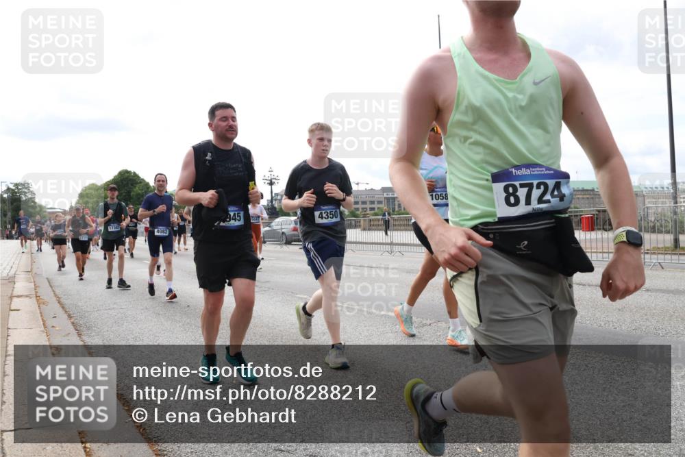 29.06.2025 - hella hamburg halbmarathon Lena Gebhardt http://msf.ph/oto/8288212 29.06.2025 10:21:03 Lombardsbrücke 1715, 17367, 945, 5041, 4350, 4082, 1058, 8724, 1028, 1266, 1658, 2053, 2101, 2325, 2383, 2635, 2834, 2923, 2945, 2956, 2986, 3122, 3161, 3247, 3453, 3781, 3813, 4082, 4288, 4350, 4754, 4869, 5041, 5061, 5395, 5493, 5625, 5767, 6275, 6308, 6608, 7228, 7522, 7553, 7608, 8113, 8724, 8726, 8844, 8940, 9005, 9011, 9108, 9236, 9501, 9981, 10050, 10350, 10585, 10602, 11100, 11145, 11698, 11995, 12175, 12694, 12844, 13057, 13508 meine-sportfotos.de