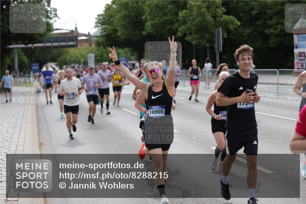 29.06.2025 - hella hamburg halbmarathon Jannik Wohlers http://msf.ph/oto/8288215 29.06.2025 10:36:04 Lombardsbrücke 1102, 1224, 2124, 3398, 3404, 3428, 4442, 5012, 5246, 5427, 5540, 5573, 5747, 5809, 5919, 6190, 6667, 7632, 8498, 8530, 8945, 9115, 9117, 9229, 9918, 10024, 10112, 10146, 10336, 10341, 10984, 11541, 11637, 12343, 12493, 13227, 13445, 14296, 15234, 15568, 15707, 16239, 17156, 17807, 18152, 18226, 18644, 18646, 18918, 18929 meine-sportfotos.de