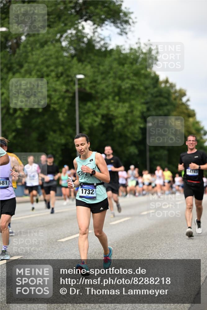 29.06.2025 - hella hamburg halbmarathon Dr. Thomas Lammeyer http://msf.ph/oto/8288218 29.06.2025 10:37:12 Kennedybrücke 1078, 1199, 1373, 1647, 1732, 1879, 2059, 2384, 2838, 2959, 3221, 3391, 3422, 3560, 3653, 3660, 3708, 4030, 4096, 4446, 4555, 5110, 5156, 5581, 6861, 7135, 7750, 8170, 8175, 8595, 8839, 8993, 9034, 9289, 9471, 9768, 9780, 9812, 10002, 10770 meine-sportfotos.de