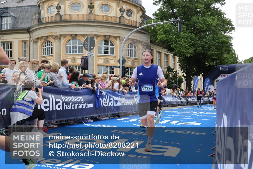 29.06.2025 - hella hamburg halbmarathon Strokosch-Dieckow http://msf.ph/oto/8288221 29.06.2025 10:48:40 Ziel 1094, 1163, 1176, 1884, 1892, 2213, 2442, 4553, 5421, 9482, 9538, 10859, 11519, 11579, 12533, 14511, 15384, 15573, 17007, 17127, 18815 meine-sportfotos.de