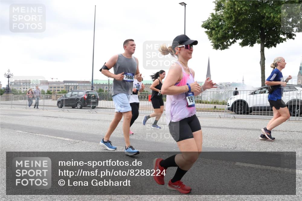 29.06.2025 - hella hamburg halbmarathon Lena Gebhardt http://msf.ph/oto/8288224 29.06.2025 10:55:34 Lombardsbrücke 7680, 191, 1013, 1616, 1873, 1917, 2090, 2452, 3101, 3115, 3157, 3244, 3577, 4039, 4470, 4628, 4896, 5040, 5220, 5222, 5483, 5487, 5575, 6257, 6395, 6396, 6944, 7219, 7548, 7680, 7766, 7969, 8110, 8403, 8519, 8527, 8532, 8626, 8648, 9548, 9614, 9618, 9857, 9858, 9861, 9865, 9956, 10094, 10436, 10438, 10458, 10559, 10593, 10885, 11109, 11737, 11903, 11962, 11963, 12147, 12148, 12695, 12902, 13098, 13230, 14515, 14727, 15152, 15160, 16385 meine-sportfotos.de