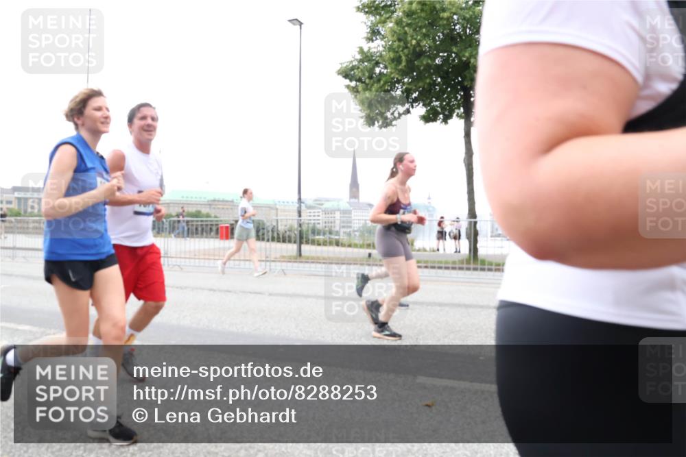 29.06.2025 - hella hamburg halbmarathon Lena Gebhardt http://msf.ph/oto/8288253 29.06.2025 10:46:38 Lombardsbrücke 1363, 1371, 1375, 1429, 1465, 1532, 1608, 1720, 1837, 1999, 2162, 2211, 2320, 2500, 2697, 2981, 3277, 3406, 3407, 3410, 3469, 3734, 3823, 4119, 4202, 4296, 4342, 4355, 4448, 4604, 5697, 5700, 5854, 6068, 6124, 6161, 6740, 7303, 7364, 7368, 7374, 7412, 7767, 7827, 7960, 7983, 8047, 8477, 8486, 8551, 8553, 8700, 9129, 9337, 9445, 9691, 10153, 10230, 11361, 11910, 12298, 12333, 12507, 12522, 13969, 14261, 15852, 16882, 16987 meine-sportfotos.de