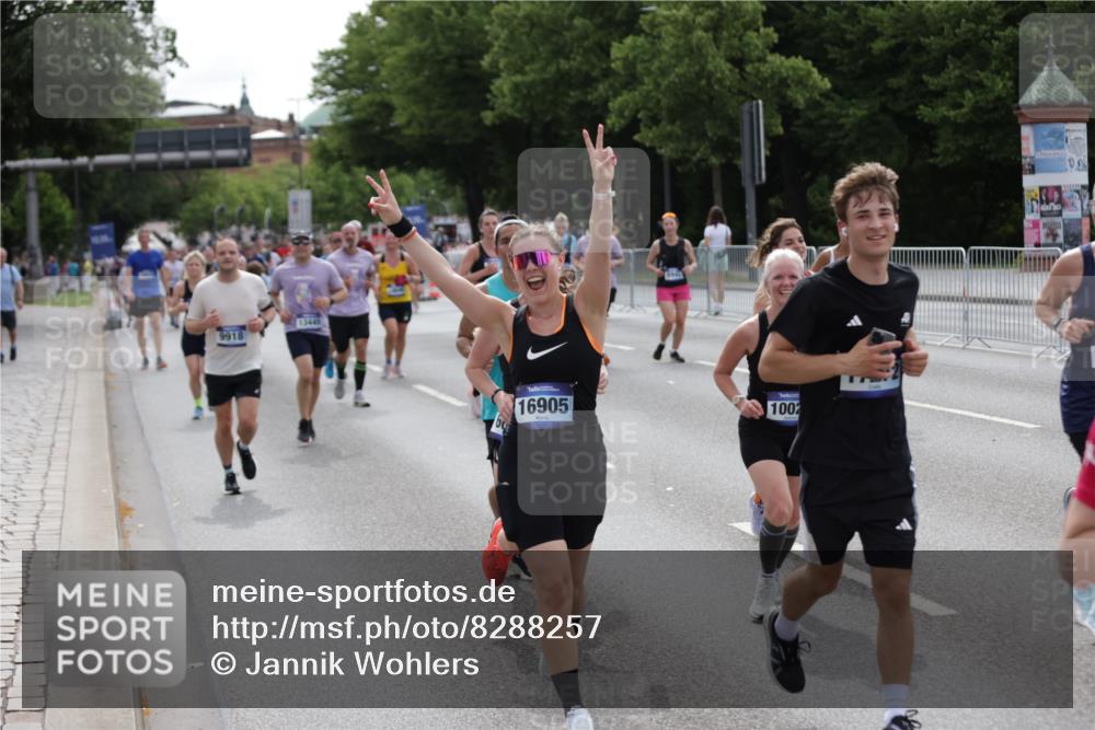 29.06.2025 - hella hamburg halbmarathon Jannik Wohlers http://msf.ph/oto/8288257 29.06.2025 10:36:04 Lombardsbrücke 1102, 1224, 2124, 3398, 3404, 3428, 4442, 5012, 5246, 5427, 5540, 5573, 5747, 5809, 5919, 6190, 6667, 7632, 8498, 8530, 8945, 9115, 9117, 9229, 9918, 10024, 10112, 10146, 10336, 10341, 10984, 11541, 11637, 12343, 12493, 13227, 13445, 14296, 15234, 15568, 15707, 16239, 17156, 17807, 18152, 18226, 18644, 18646, 18918, 18929 meine-sportfotos.de