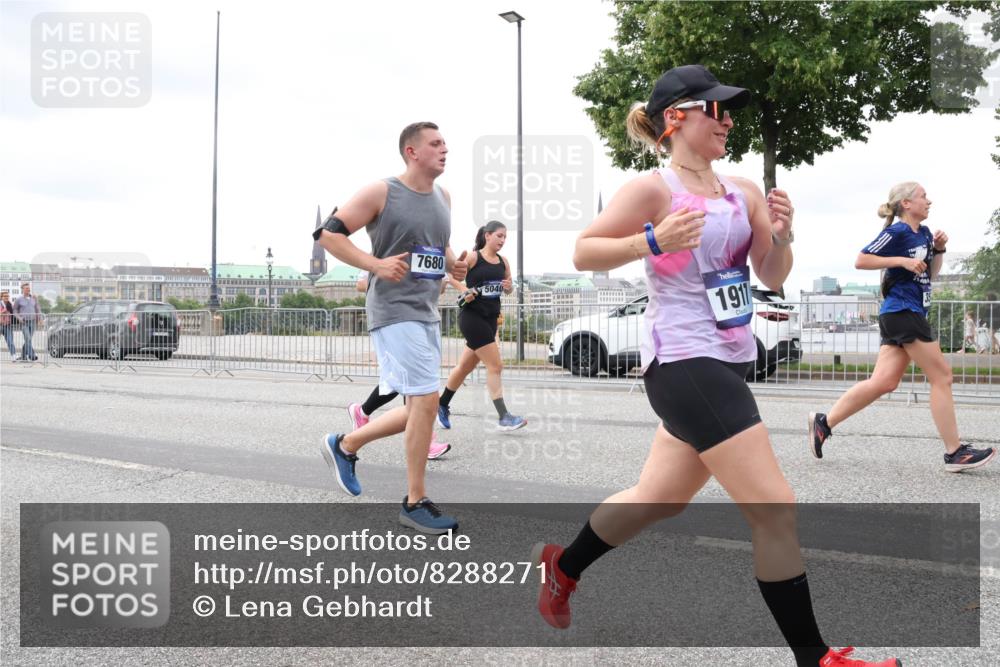 29.06.2025 - hella hamburg halbmarathon Lena Gebhardt http://msf.ph/oto/8288271 29.06.2025 10:55:34 Lombardsbrücke 7680, 5040, 1917, 1013, 1616, 1873, 1917, 2090, 2452, 3101, 3115, 3157, 3244, 3577, 4039, 4470, 4628, 4896, 5040, 5220, 5222, 5483, 5487, 5575, 6257, 6395, 6396, 6944, 7219, 7548, 7680, 7766, 7969, 8110, 8403, 8519, 8527, 8532, 8626, 8648, 9548, 9614, 9618, 9857, 9858, 9861, 9865, 9956, 10094, 10436, 10438, 10458, 10559, 10593, 10885, 11109, 11737, 11903, 11962, 11963, 12147, 12148, 12695, 12902, 13098, 13230, 14515, 14727, 15152, 15160, 16385 meine-sportfotos.de