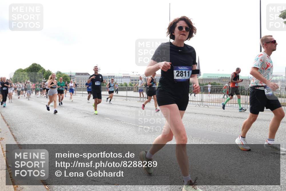 29.06.2025 - hella hamburg halbmarathon Lena Gebhardt http://msf.ph/oto/8288289 29.06.2025 10:36:07 Lombardsbrücke 14189, 4326, 6184, 1775, 2811, 35, 1008, 1010, 1036, 1102, 1108, 1183, 1336, 1730, 1775, 1780, 1835, 2352, 2425, 2520, 2811, 2827, 2870, 3243, 3398, 3401, 3404, 3598, 3699, 3741, 3877, 3990, 4245, 4326, 4413, 4442, 4798, 4902, 4937, 5012, 5246, 5427, 5540, 5573, 5666, 5809, 5919, 6021, 6092, 6093, 6184, 6417, 6845, 6896, 7086, 7111, 7140, 7275, 7304, 7575, 7576, 8333, 8356, 8498, 8581, 8947, 9117, 9229, 9432, 9803, 9806, 9819, 12408 meine-sportfotos.de