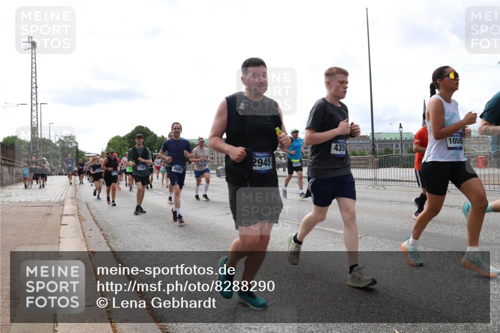 29.06.2025 - hella hamburg halbmarathon Lena Gebhardt http://msf.ph/oto/8288290 29.06.2025 10:21:03 Lombardsbrücke 17367, 4082, 3813, 2945, 15020, 4350, 10585, 1028, 1266, 1658, 2053, 2101, 2325, 2383, 2635, 2834, 2923, 2945, 2956, 2986, 3122, 3161, 3247, 3453, 3781, 3813, 4082, 4288, 4350, 4754, 4869, 5041, 5061, 5395, 5493, 5625, 5767, 6275, 6308, 6608, 7228, 7522, 7553, 7608, 8113, 8724, 8726, 8844, 8940, 9005, 9011, 9108, 9236, 9501, 9981, 10050, 10350, 10585, 10602, 11100, 11145, 11698, 11995, 12175, 12694, 12844, 13057, 13508 meine-sportfotos.de